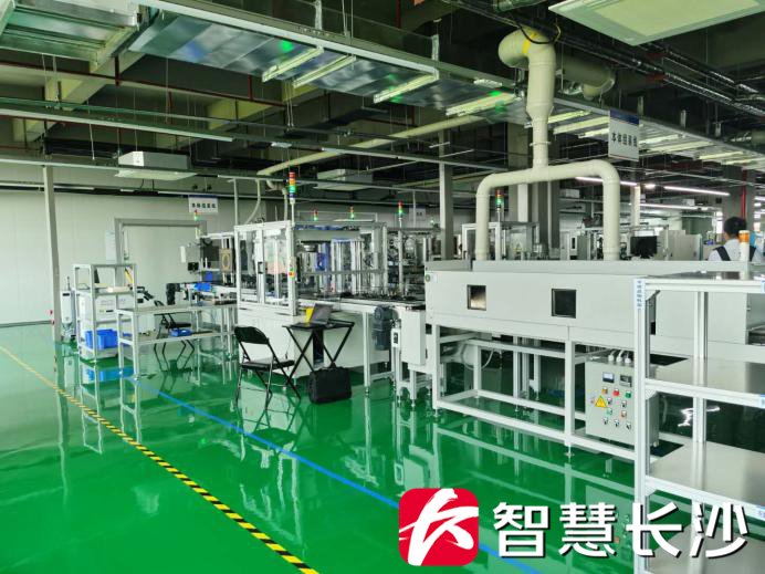 图为湖南启泰传感科技有限公司生产车间
